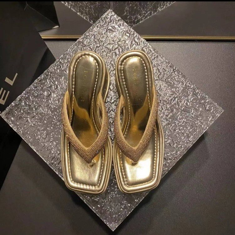 women's flip flops