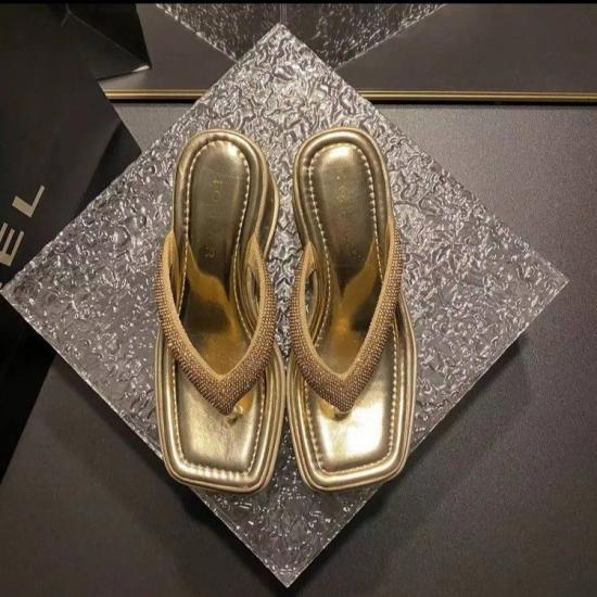 Trendy Women's Custom Fashion Flipflops